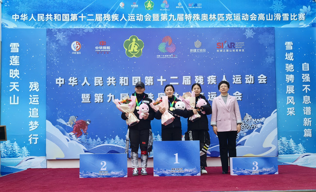 图为我省残疾人运动员女子站姿组张梦秋（中）、李言（右二）.jpg