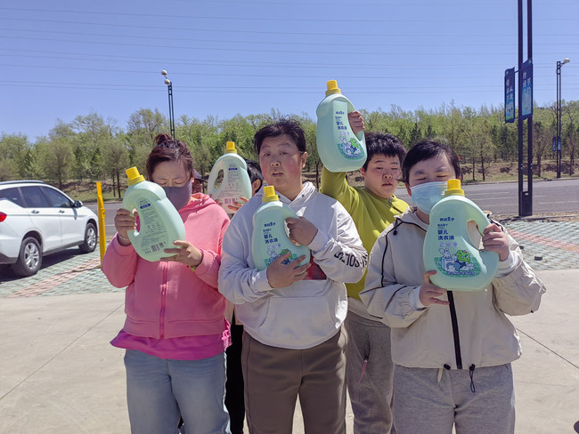张家口市张北县残疾人温馨家园组织开展全国助残日趣味游戏活动5.jpg