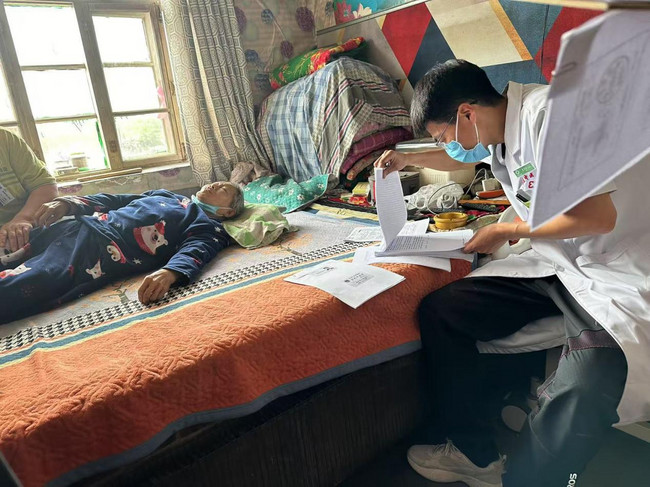 1图为入户评残现场.jpg
