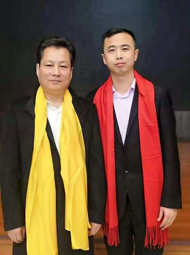 【4】王磊与国家级技能大师陈谷超合影.jpg