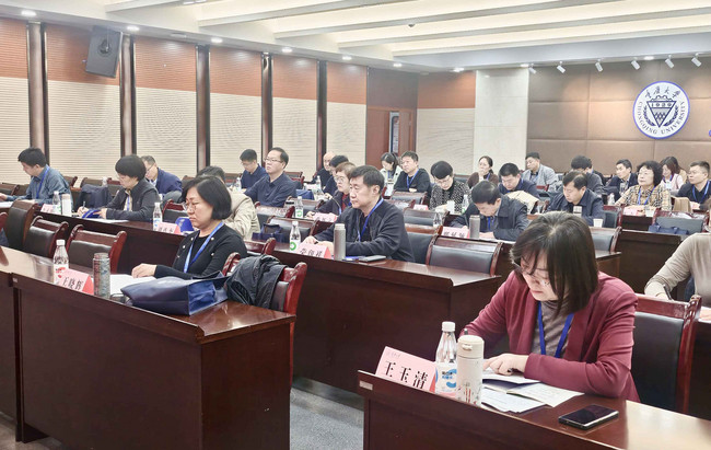 图为学员们认真聆听老师授课 (2).jpg